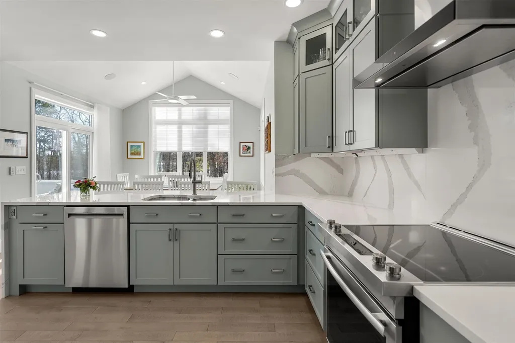 6 Testament Circle Nashua NH 03062