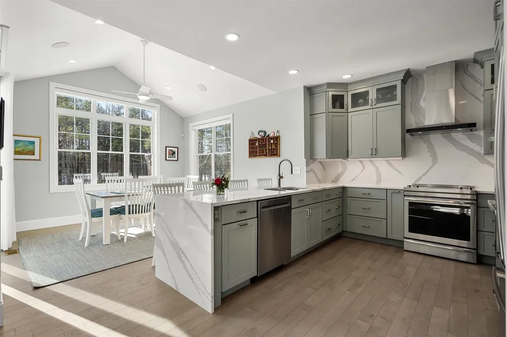 6 Testament Circle Nashua NH 03062