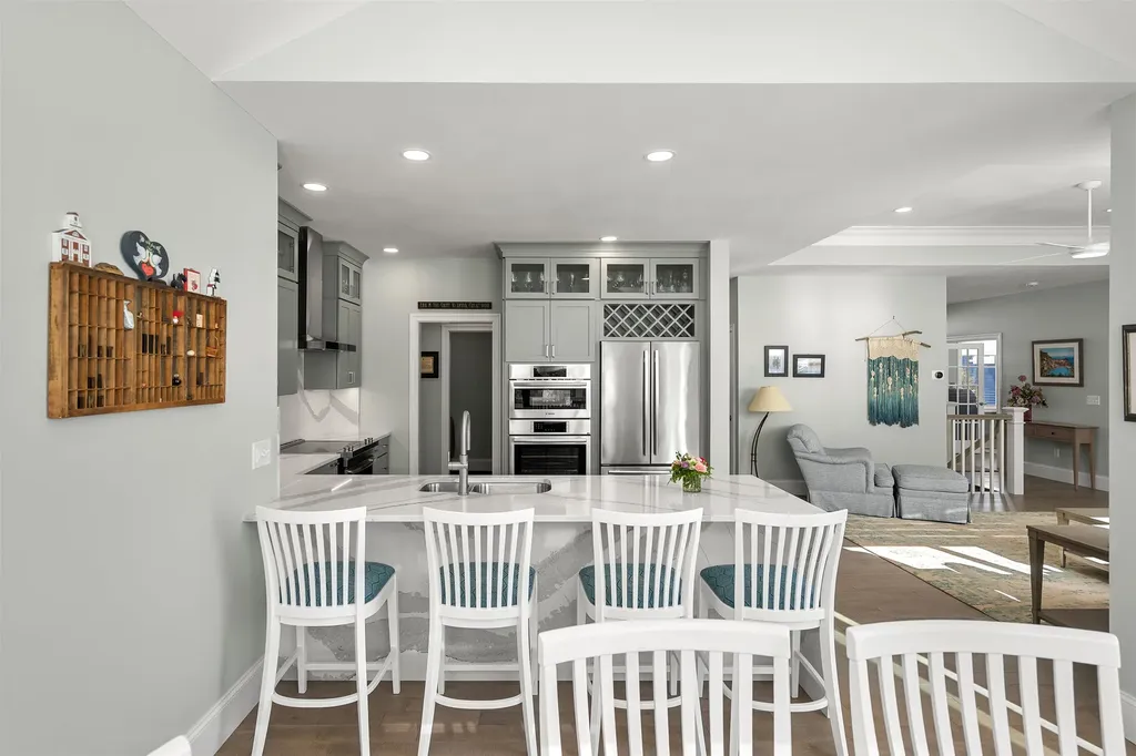 6 Testament Circle Nashua NH 03062