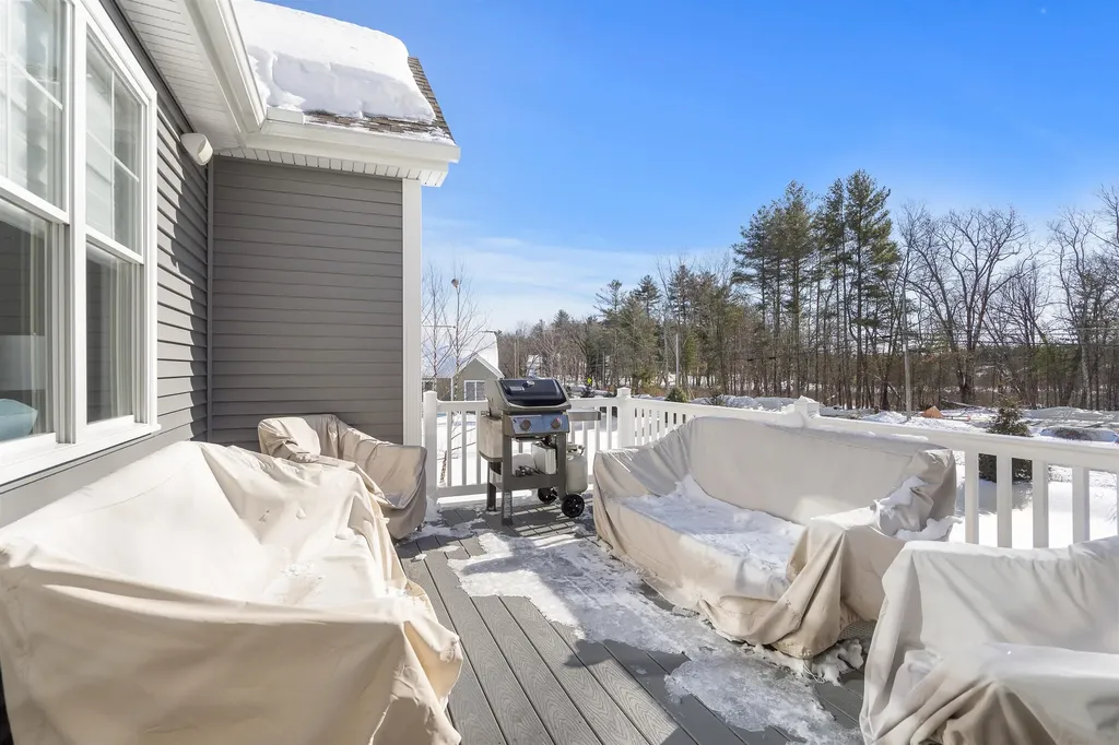 6 Testament Circle Nashua NH 03062