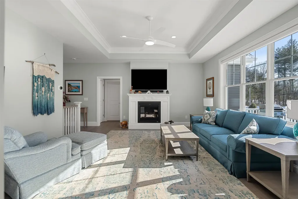 6 Testament Circle Nashua NH 03062