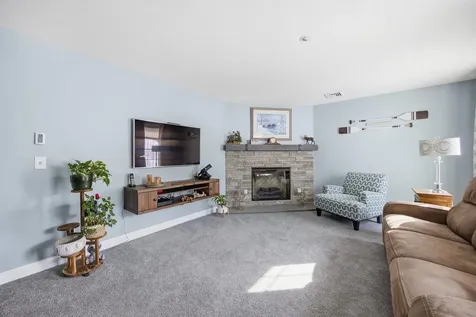 10 Independence Way Laconia NH 03246