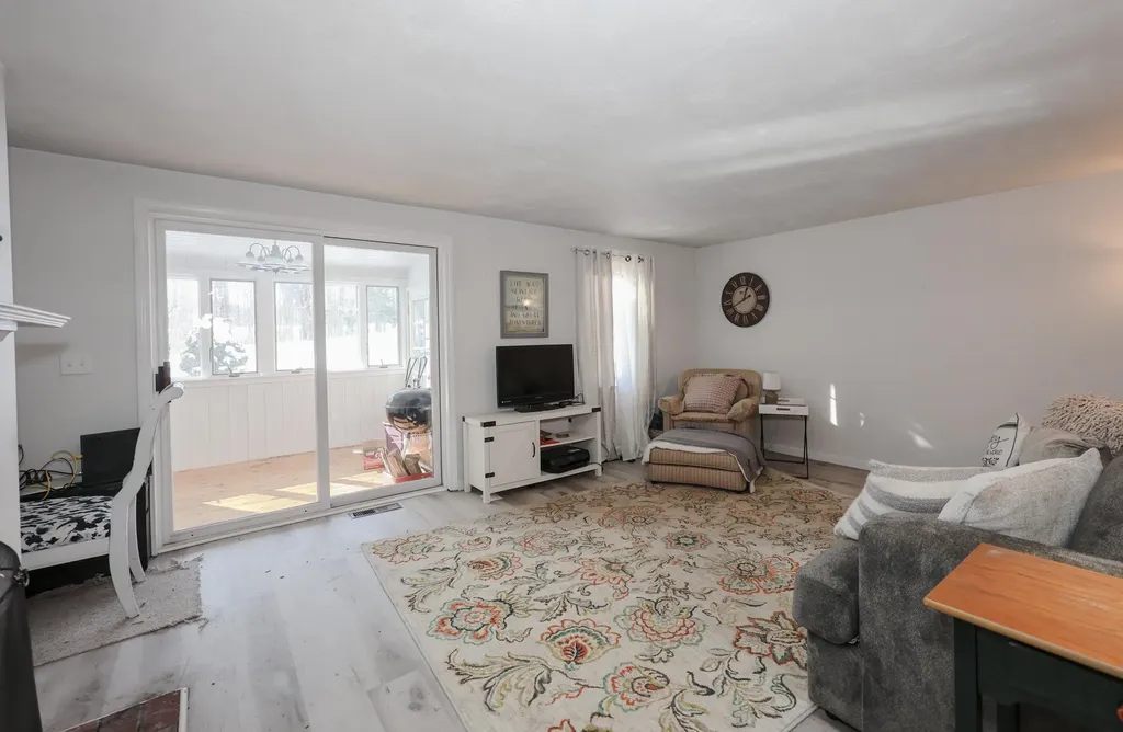 7 Colonial Square Peterborough NH 03458