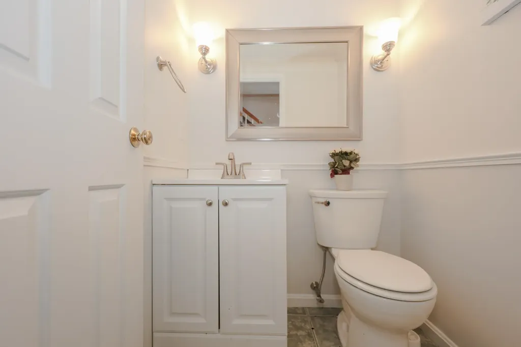 7 Colonial Square Peterborough NH 03458