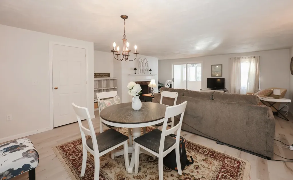 7 Colonial Square Peterborough NH 03458