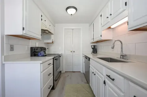 7 Colonial Square Peterborough NH 03458