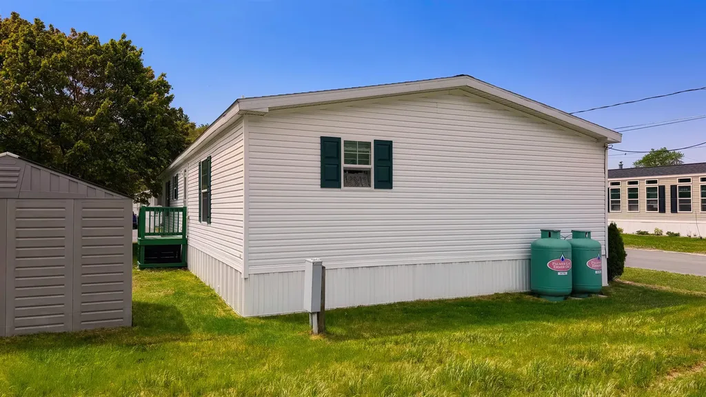 71 Caddy Drive Salem NH 03079