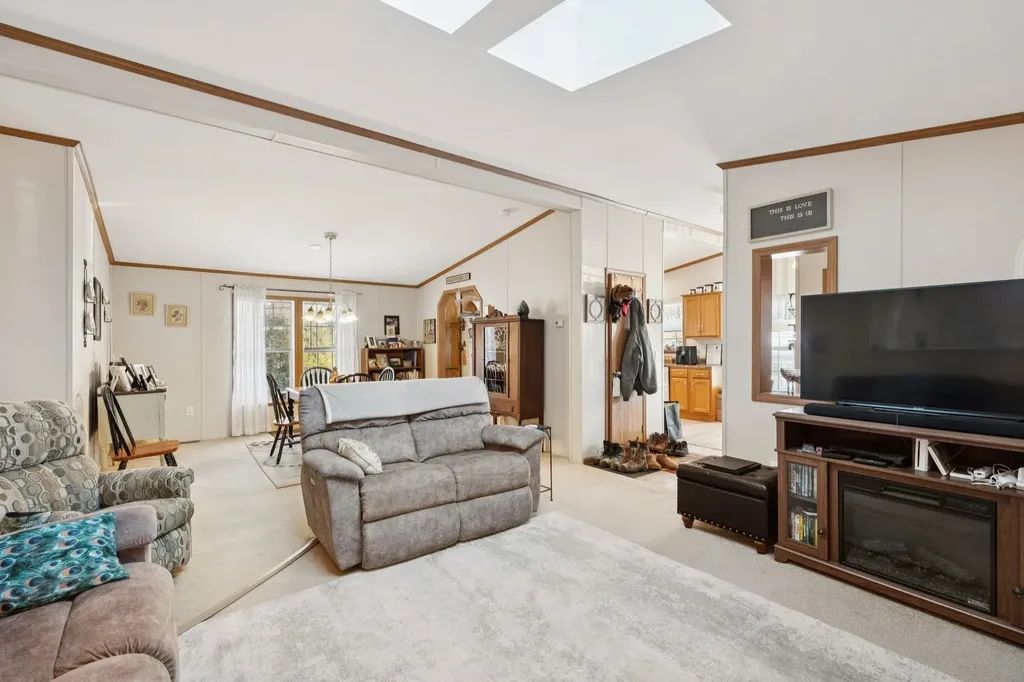 66 Country Skyline Boulevard Weathersfield VT 05089