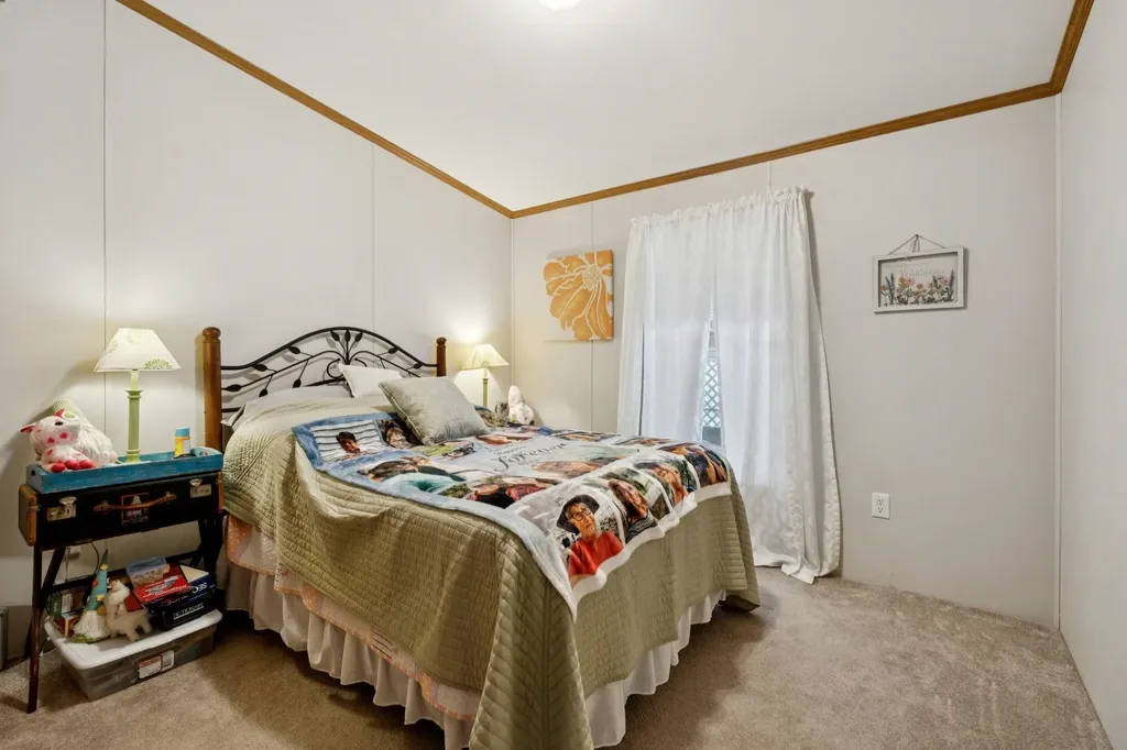 66 Country Skyline Boulevard Weathersfield VT 05089