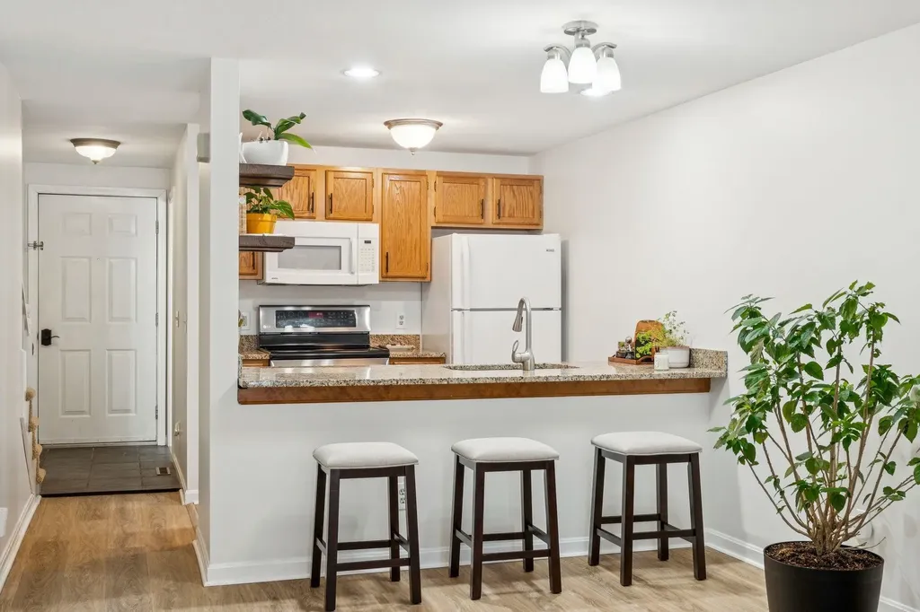 44 Glengarry Drive Stratham NH 03885