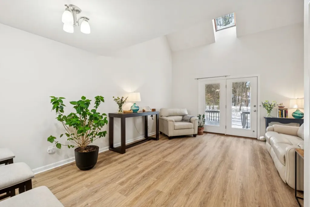 44 Glengarry Drive Stratham NH 03885