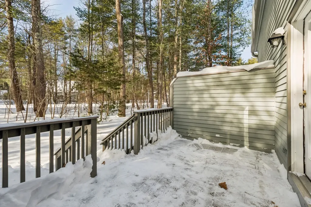 44 Glengarry Drive Stratham NH 03885