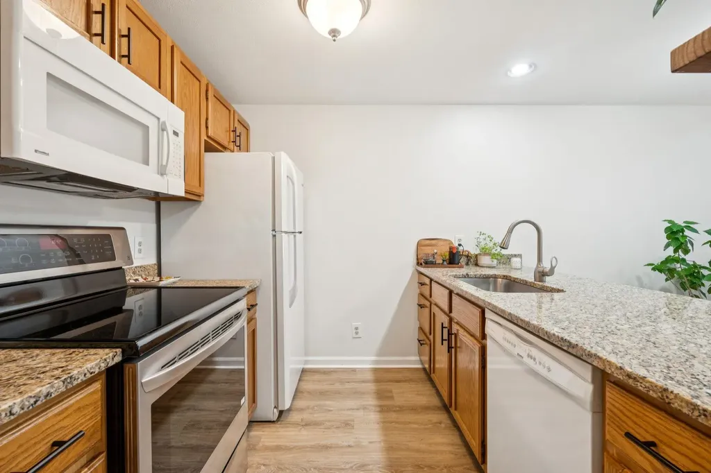 44 Glengarry Drive Stratham NH 03885