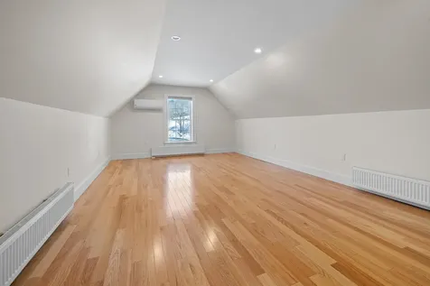 38 Ozzy Lane Hartford VT 05001