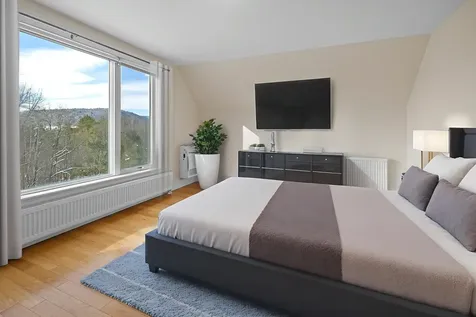 38 Ozzy Lane Hartford VT 05001