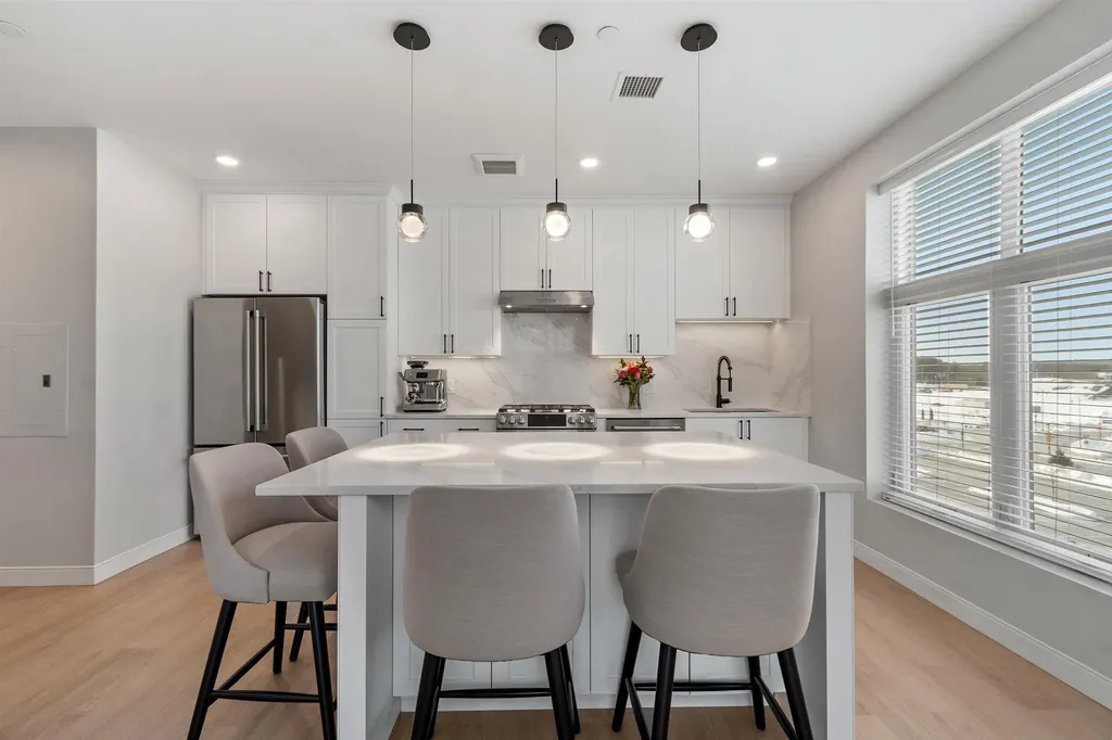 18 Artisan Drive Salem NH 03079-5034