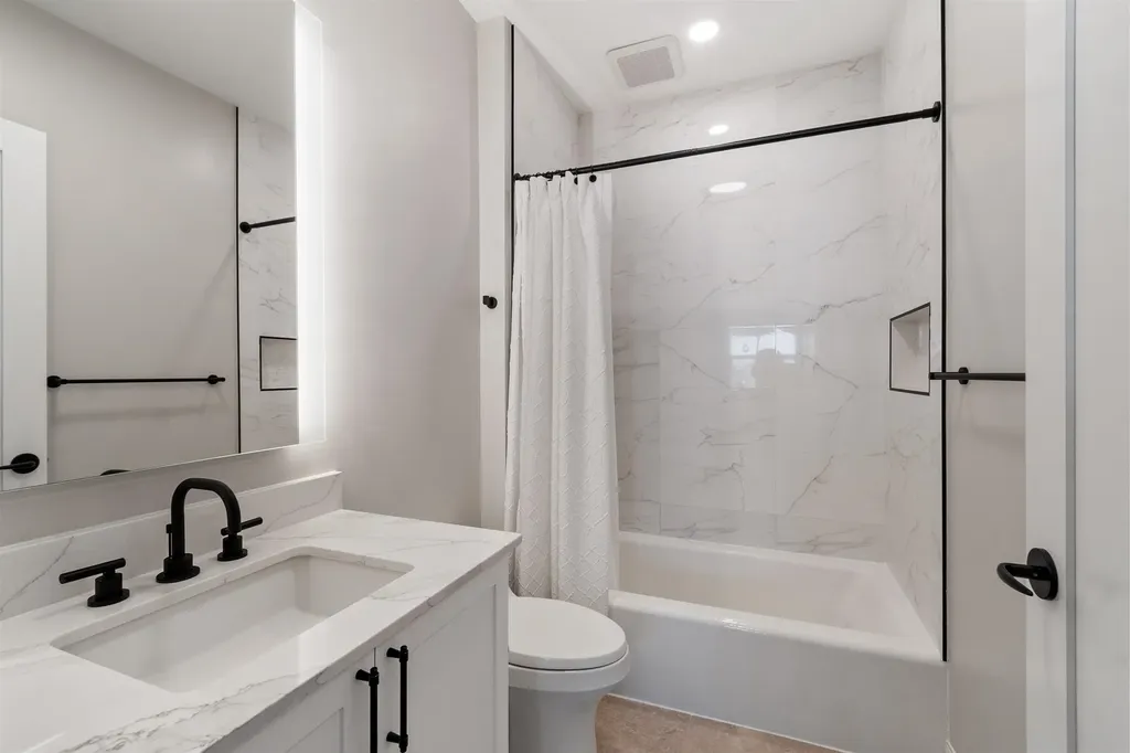 18 Artisan Drive Salem NH 03079-5034