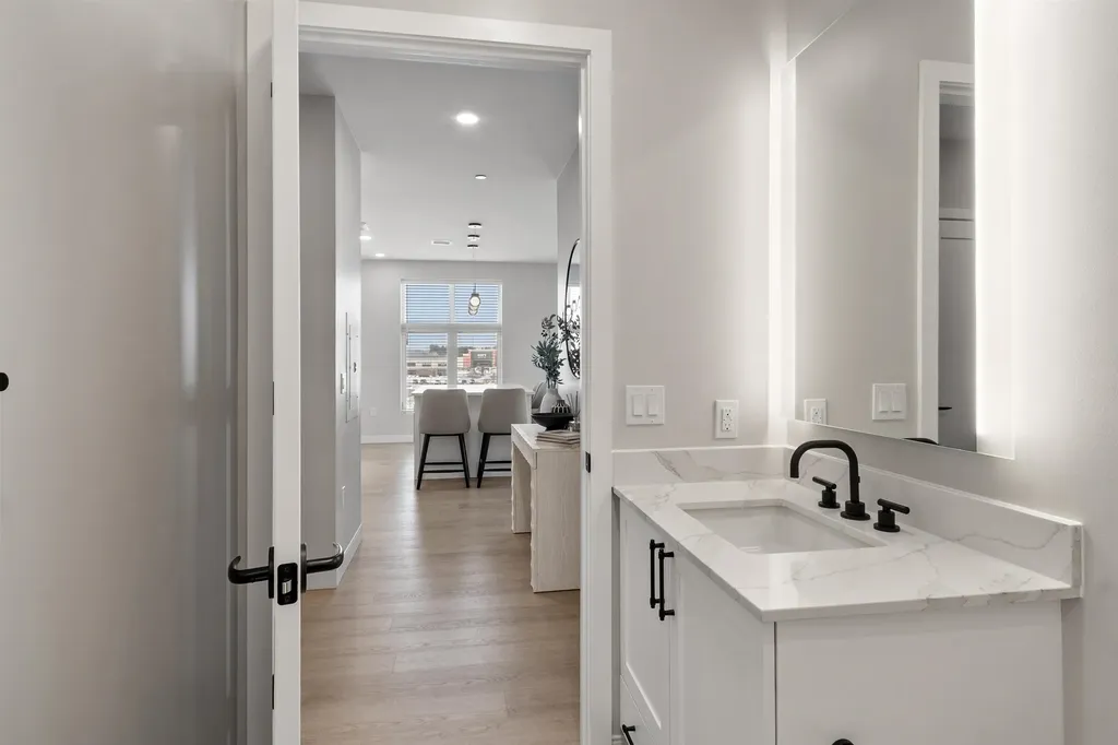 18 Artisan Drive Salem NH 03079-5034