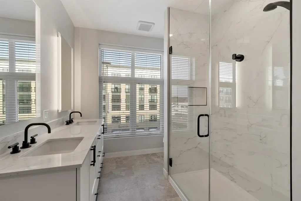 18 Artisan Drive Salem NH 03079-5034