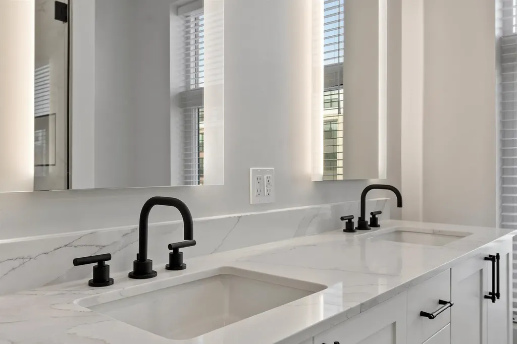 18 Artisan Drive Salem NH 03079-5034