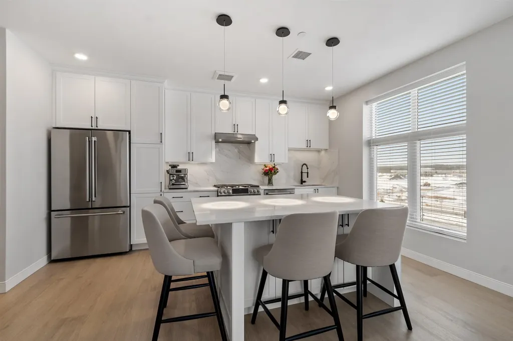 18 Artisan Drive Salem NH 03079-5034