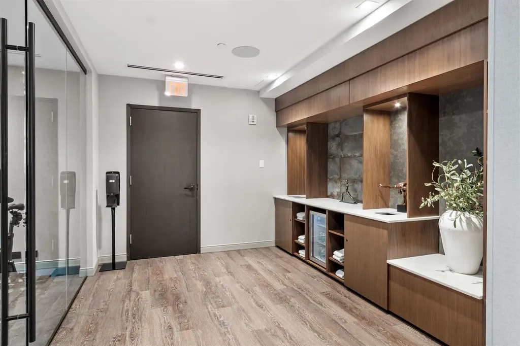 18 Artisan Drive Salem NH 03079-5034