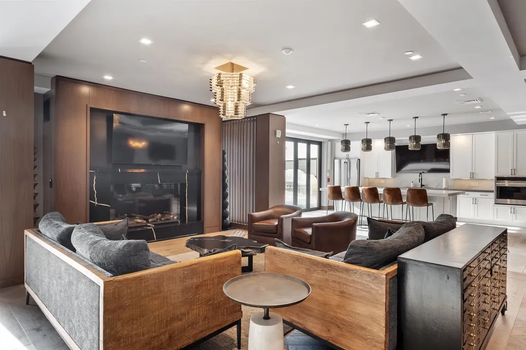 18 Artisan Drive Salem NH 03079-5034