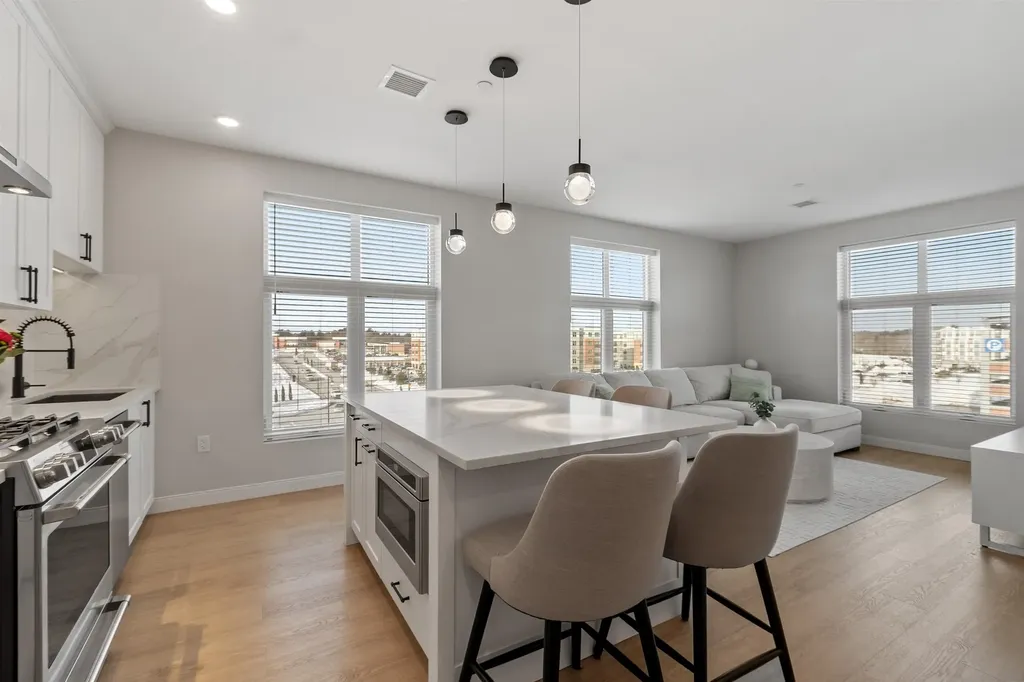 18 Artisan Drive Salem NH 03079-5034