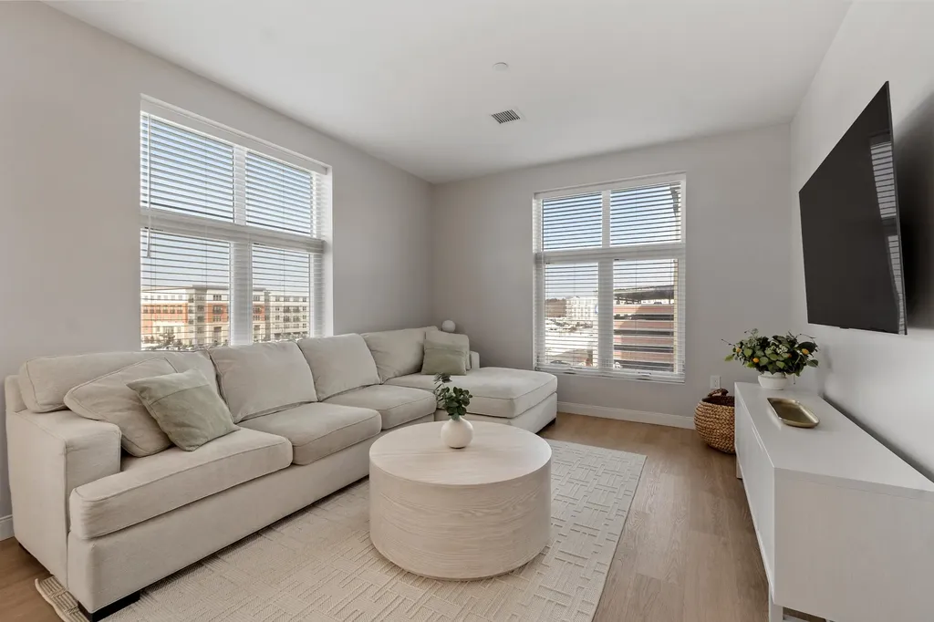 18 Artisan Drive Salem NH 03079-5034