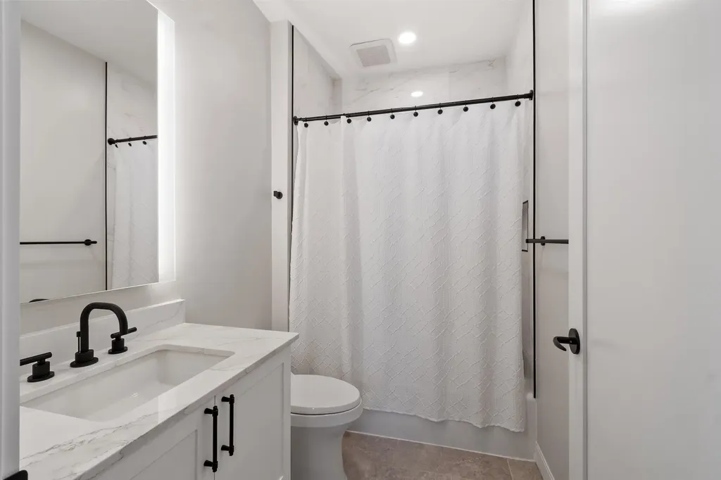 18 Artisan Drive Salem NH 03079-5034