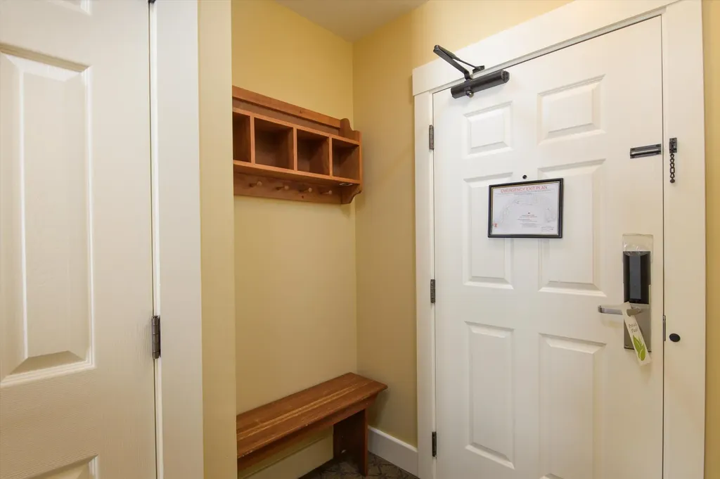 371/373 Qtr. I I I Jackson Gore Inn Ludlow VT 05149