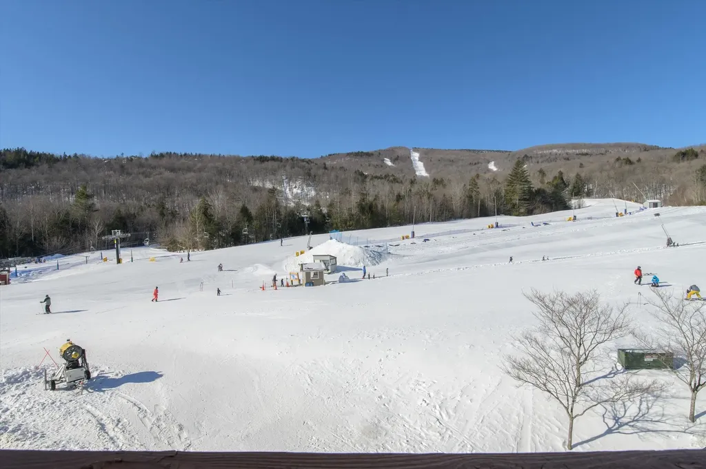 371/373 Qtr. I I I Jackson Gore Inn Ludlow VT 05149