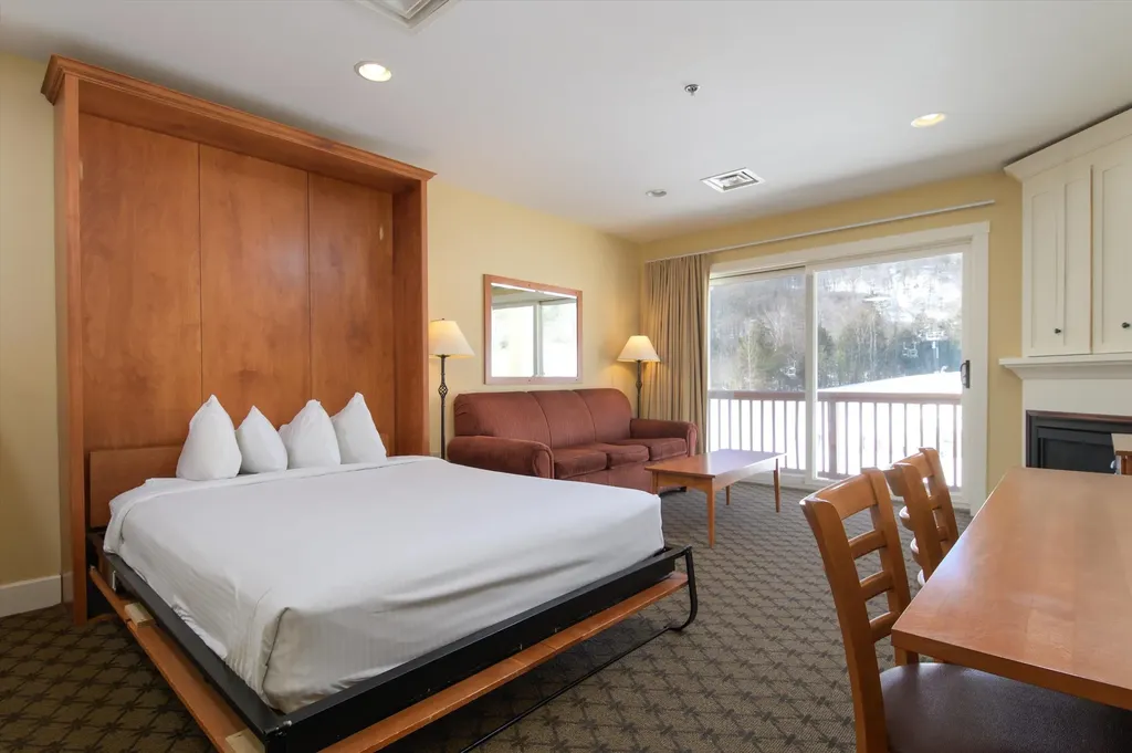 371/373 Qtr. I I I Jackson Gore Inn Ludlow VT 05149