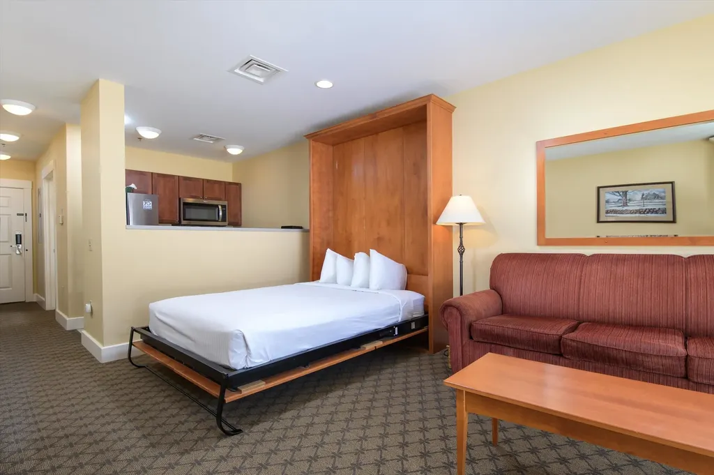 371/373 Qtr. I I I Jackson Gore Inn Ludlow VT 05149