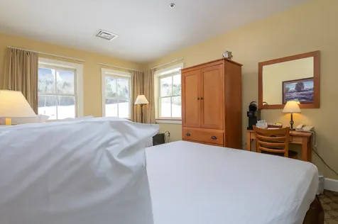 371/373 Qtr. I I I Jackson Gore Inn Ludlow VT 05149