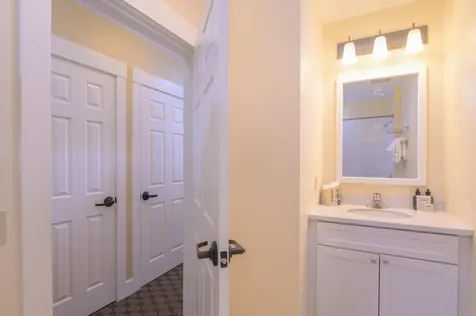 371/373 Qtr. I I I Jackson Gore Inn Ludlow VT 05149