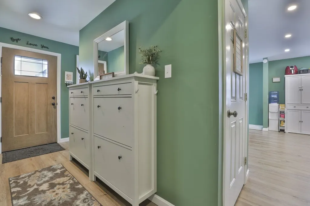 668 West Hollis Street Nashua NH 03062