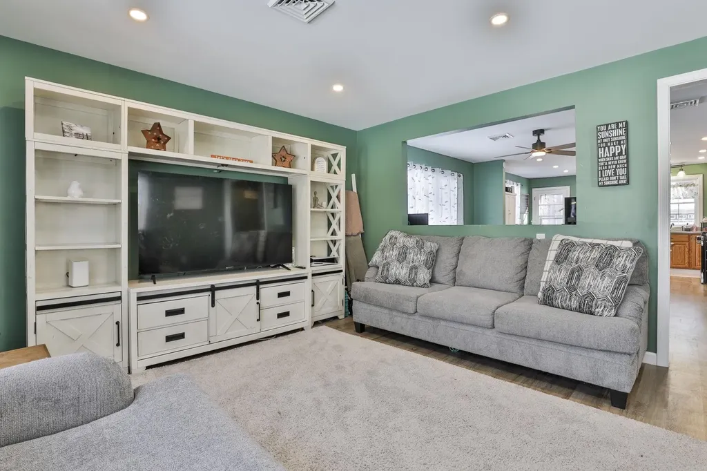 668 West Hollis Street Nashua NH 03062