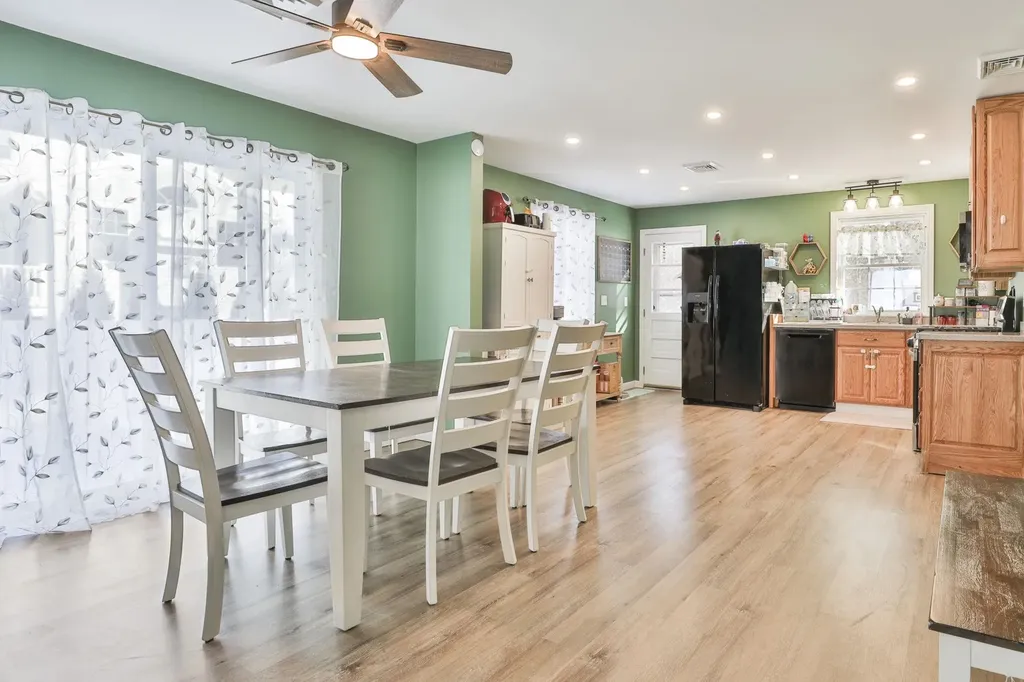 668 West Hollis Street Nashua NH 03062