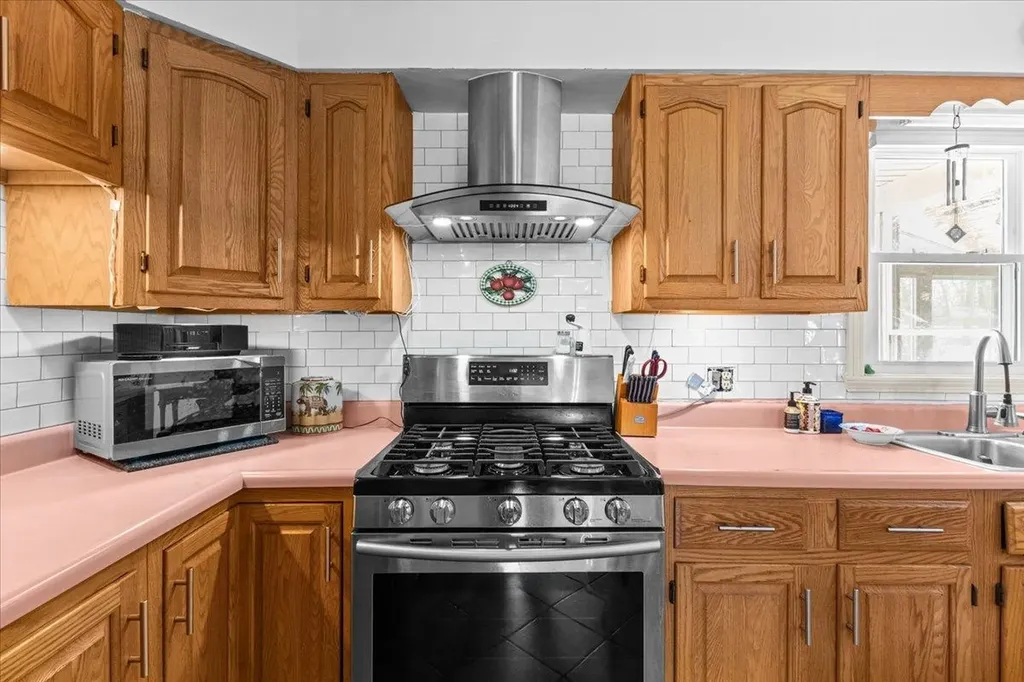 199 Oak Circle Colchester VT 05446