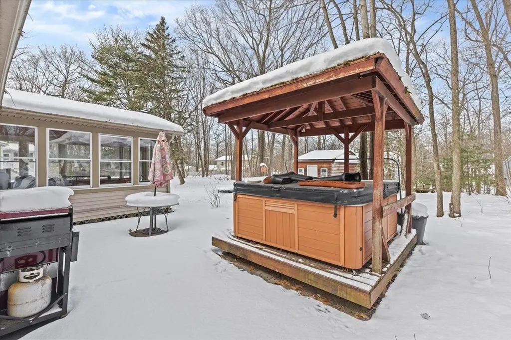 199 Oak Circle Colchester VT 05446