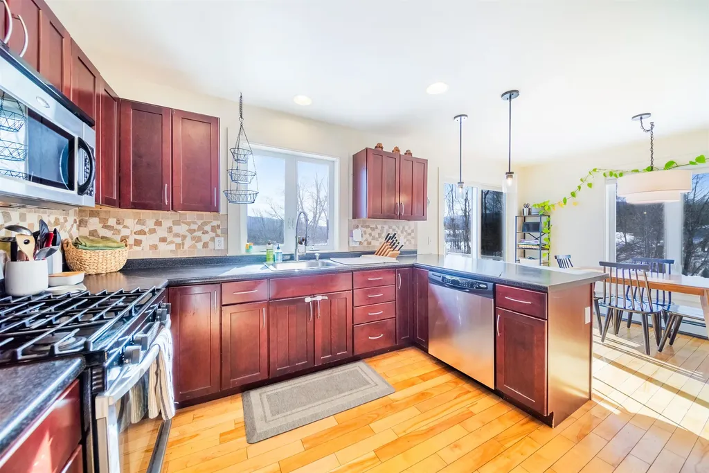 155 Crossroad Waterbury VT 05676