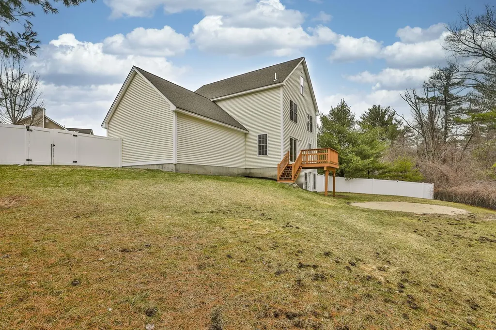 11 Tavernier Way Manchester NH 03109