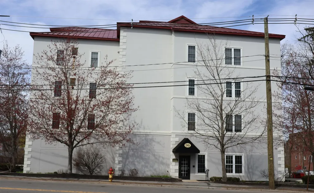 96 River Road Manchester NH 03104
