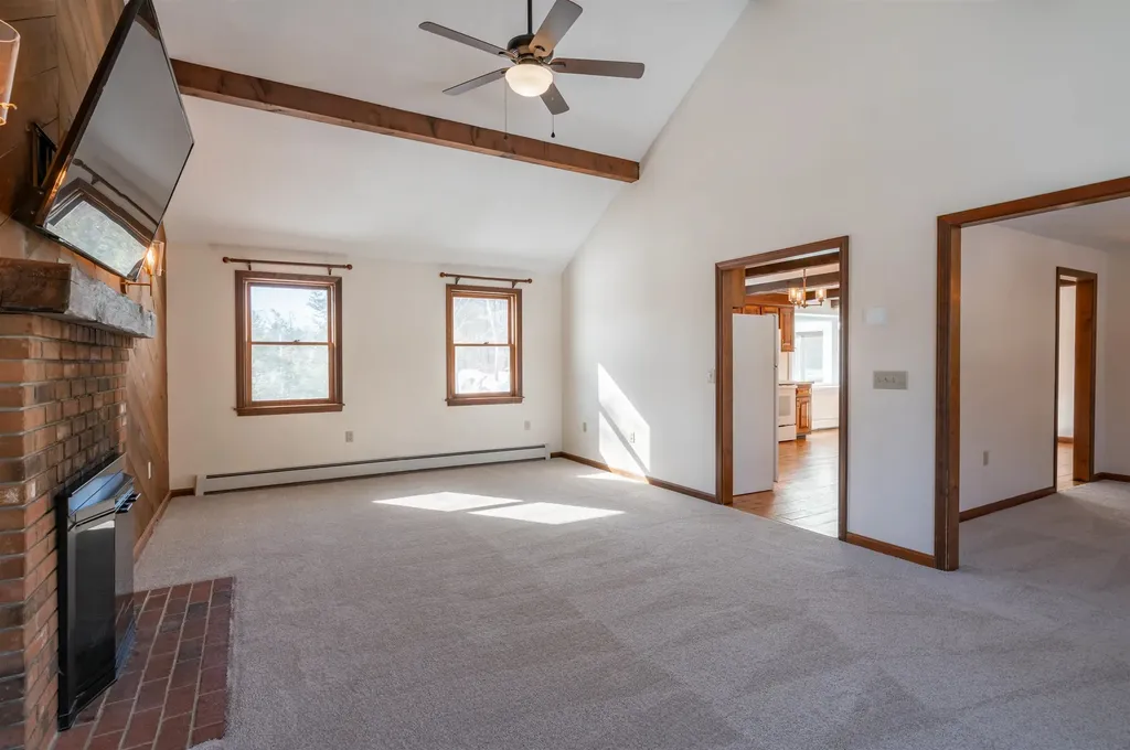 20 Debbie Drive Pelham NH 03076