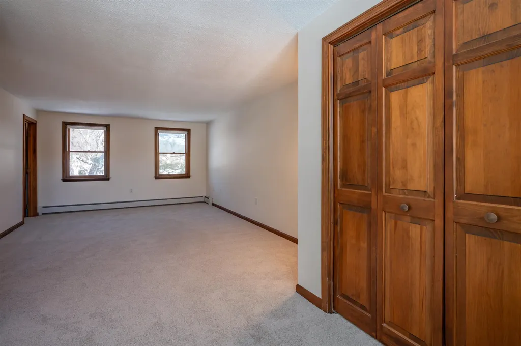 20 Debbie Drive Pelham NH 03076