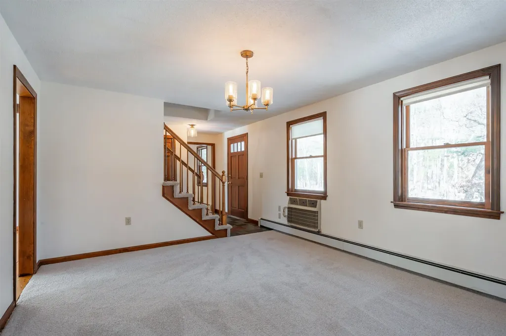 20 Debbie Drive Pelham NH 03076