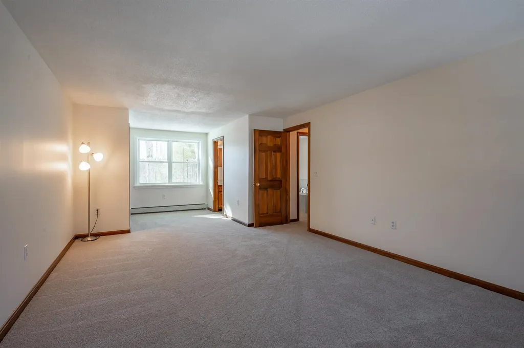20 Debbie Drive Pelham NH 03076