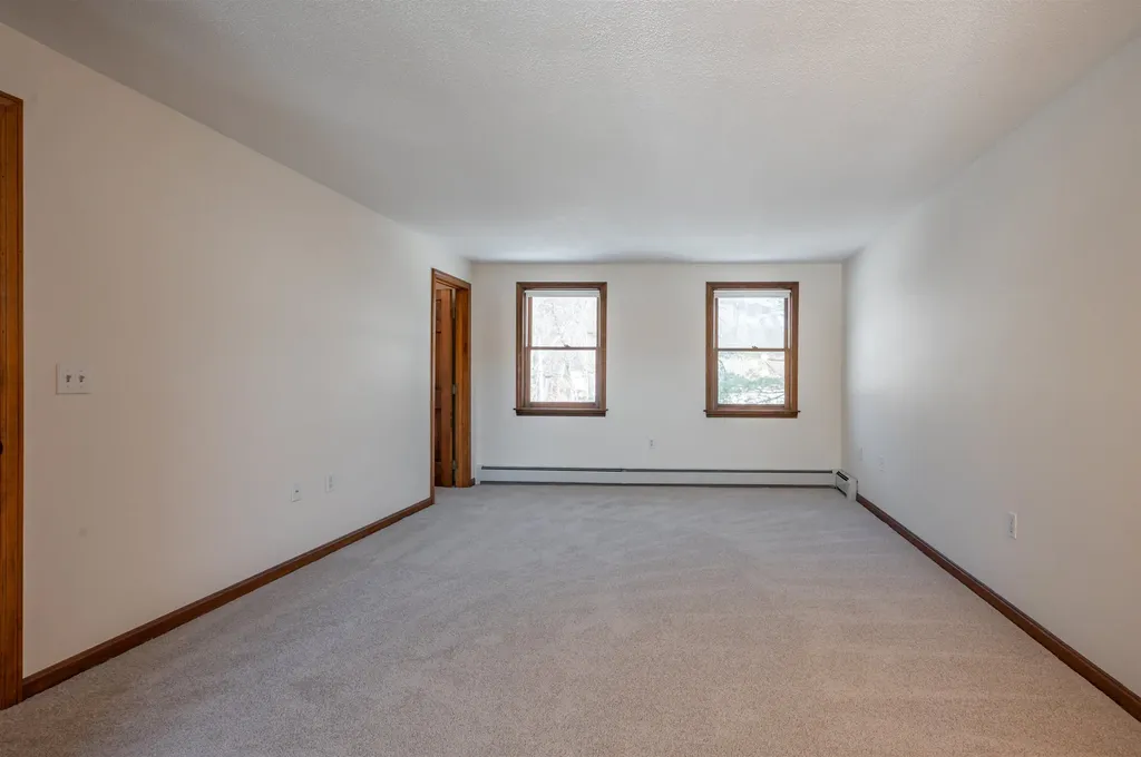 20 Debbie Drive Pelham NH 03076