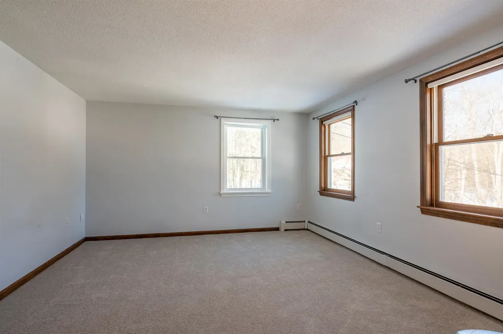 20 Debbie Drive Pelham NH 03076
